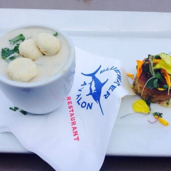 Catalina Food Tours - Maryland crab cake and New England clam chowder - Food Tours Near Me - Avalon, California