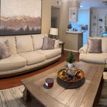 Polancos Movers - Couch and love seat coffe table - Movers Near Me Polancos Movers - Couch and love seat coffe table - Movers Near Me