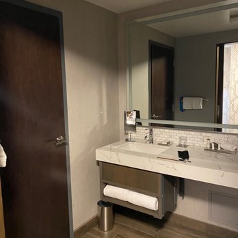 Silver Cloud Hotel Tacoma Point Ruston Waterfront - Hotels Near Me - Tacoma, Washington