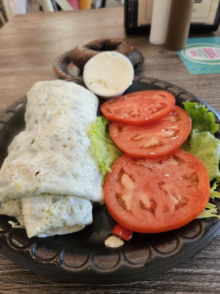 Food from Bagels With Deli