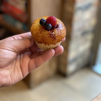 Molly's Cupcakes - Creme Brûlée Cupcake - Cupcakes Near Me - Chicago, Illinois Molly's Cupcakes - Creme Brûlée Cupcake - Cupcakes Near Me - Chicago, Illinois