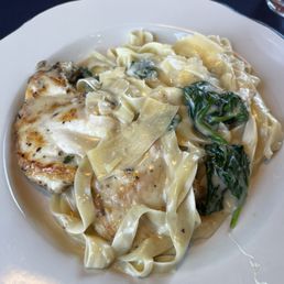 Gluten free Alfredo. Chef added chicken on accident.