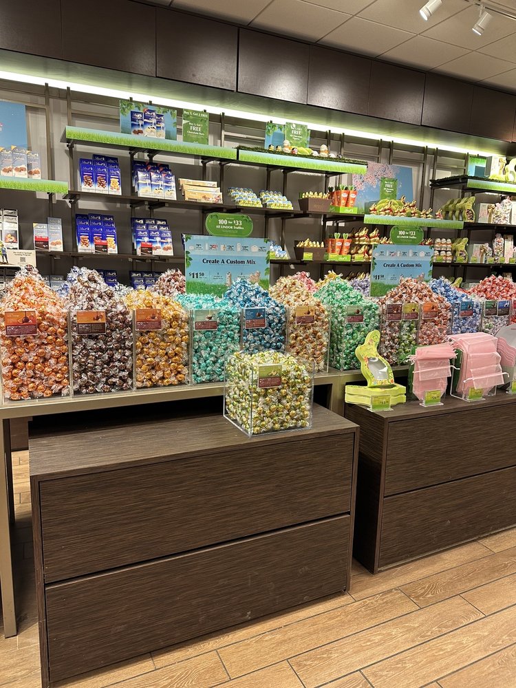 LINDT CHOCOLATE SHOP Updated September 2024 9822 Destiny USA Dr, Syracuse, New York