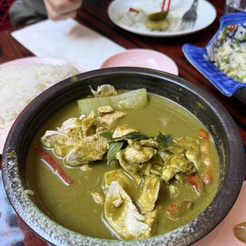 Holy Basil - Green curry chicken - Thai Near Me - Los Angeles, California