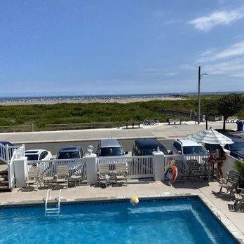 Water's Edge Ocean Resort - Pool and beach - Hotels Near Me - Wildwood Crest, New Jersey