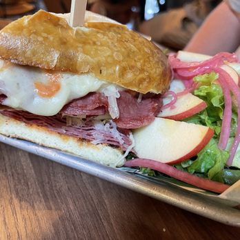 Parlay 6 Brewing - Parlay Reuben Dip with side salad - Brewpubs Near Me - Reno, Nevada