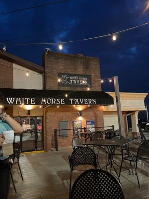 White Horse Tavern by null