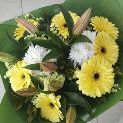 Flowers Of The World - Gorgeous last minute bouquet (tho you'd never know our florist whipped this up in 10 mins!!) from Flowers of the World at South Bank.