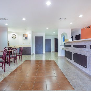 Motel 6 - lobby - Hotels Near Me - Canton, Texas