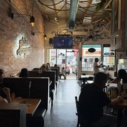 El Viejón Seafood - Inside