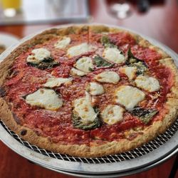 Square Peg Pizzeria - Margarita pizza