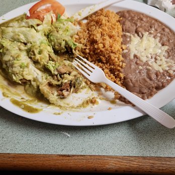 El Farolito - Enchiladas verdes de pollo 1/31/2023 - Mexican Near Me - San Jose, California El Farolito - Enchiladas verdes de pollo 1/31/2023 - Mexican Near Me - San Jose, California