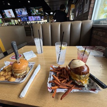 Cold Beers & Cheeseburgers - Burgers Near Me - Gilbert, Arizona