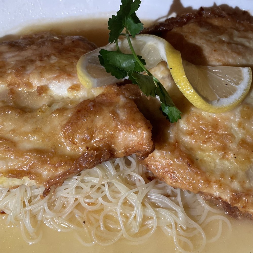 Carmine's - Chicken Francese with angel hair ¡Molto delizioso! - Italian Near Me - Chicago, Illinois