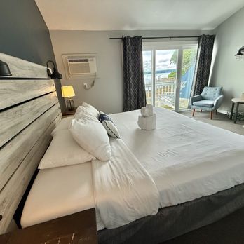 Smuggler's Cove Inn - Hotels Near Me - East Boothbay, Maine Smuggler's Cove Inn - Hotels Near Me - East Boothbay, Maine