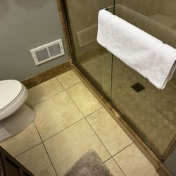 Trumpeter Inn Bed & Breakfast - Bath sage room