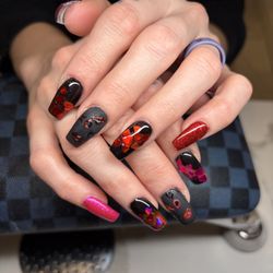 L V Nails