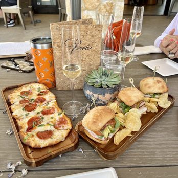 Rava Wines - Flat bread & turkey sliders - Wine Tasting Room Near Me - Paso Robles, California Rava Wines - Flat bread & turkey sliders - Wine Tasting Room Near Me - Paso Robles, California