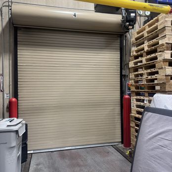 Close Automatic Garage Door - Garage Door Services Near Me - Frisco, Texas Close Automatic Garage Door - Garage Door Services Near Me - Frisco, Texas