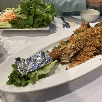 Bien Hen Restaurant - Small catfish (comes with rice paper wraps, vermicelli noodles, and veggies to make your own spring rolls) - Seafood Near Me - Westminster, California Bien Hen Restaurant - Small catfish (comes with rice paper wraps, vermicelli noodles, and veggies to make your own spring rolls) - Seafood Near Me - Westminster, California