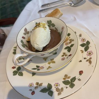 Polo Lounge - Pot de crème - New American Near Me - Beverly Hills, California Polo Lounge - Pot de crème - New American Near Me - Beverly Hills, California