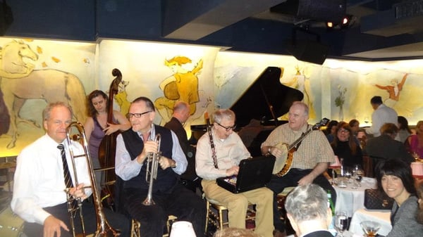 Café Carlyle by null