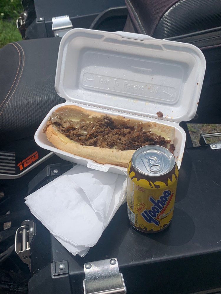 Mainville Country Store Logo