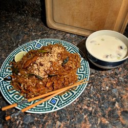 Spicy Noodles House - Pad Thai and Tom Kha soup takeout