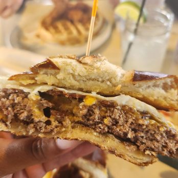 Orange Blossoms - Jax - Brunch burger - New American Near Me - Jacksonville, Florida