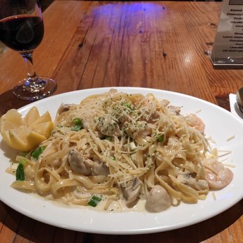 Noodles Restaurant - Garlic shrimp fetuccine - Italian Near Me - Portland, Oregon Noodles Restaurant - Garlic shrimp fetuccine - Italian Near Me - Portland, Oregon