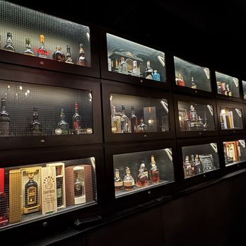 THE WHITE RABBIT - Updated June 2025 - 616 Photos & 413 Reviews - 207 N ...