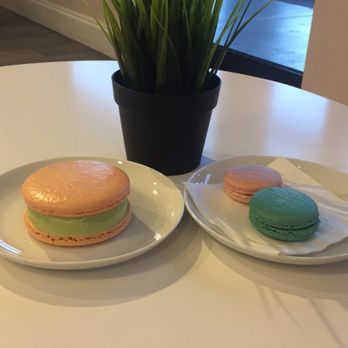 Mac Lab - Macaron Ice Cream + Rose Lychee and Pistachio Macarons - Coffee & Tea Near Me - Duluth, Georgia