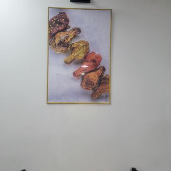 Reddy Wings - Cute decor - Chicken Wings Near Me - Landover, Maryland
