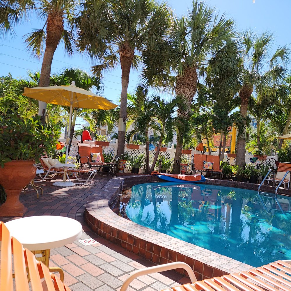 Blue Seas Courtyard - Plenty of chairs and umbrellas. - Hotels Near Me - Laud by Sea, Florida Blue Seas Courtyard - Plenty of chairs and umbrellas. - Hotels Near Me - Laud by Sea, Florida