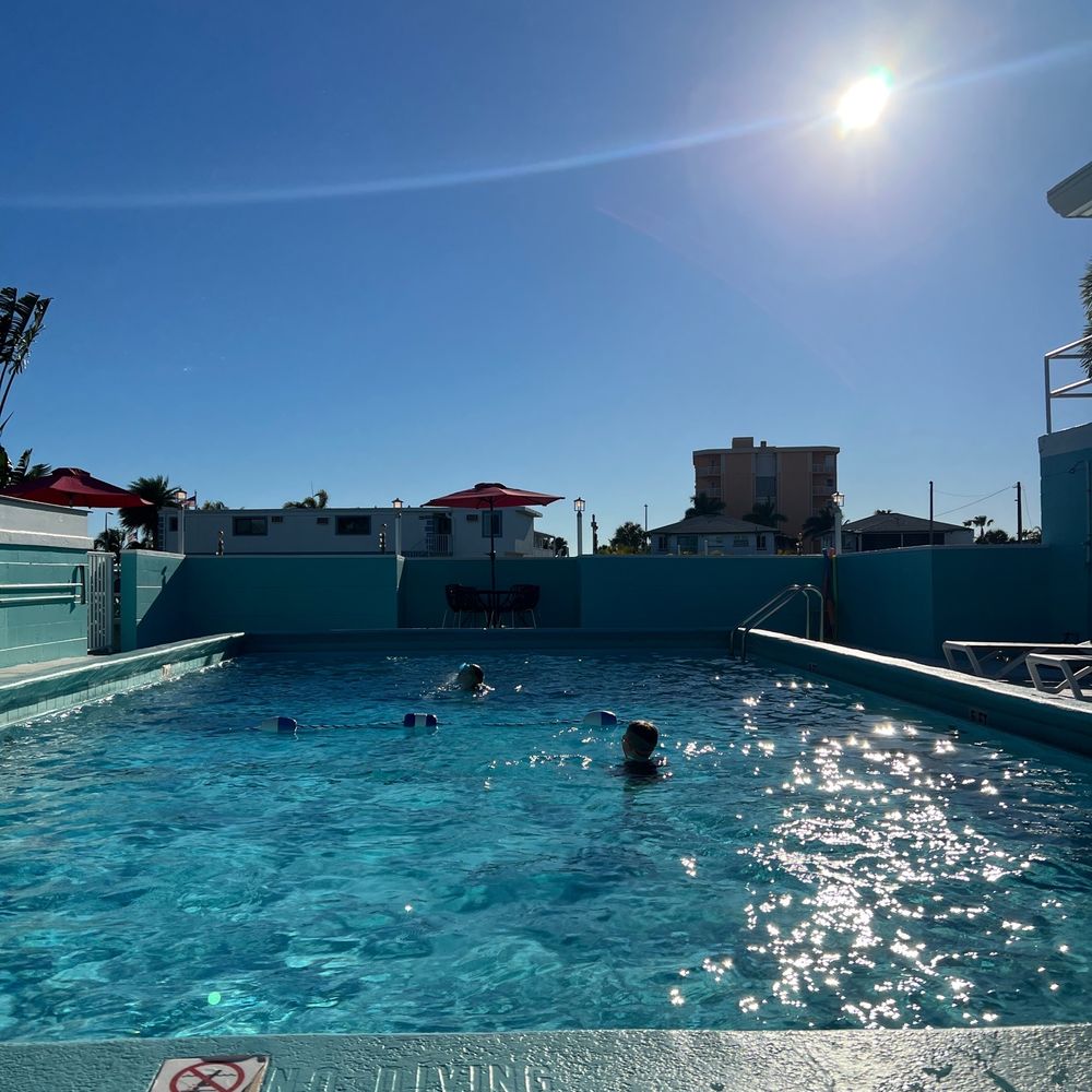 See Jay Motel - Pool view with my children - Hotels Near Me - Treasure Island, Florida