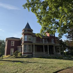 SK Tours of Maine - Stephen King's house