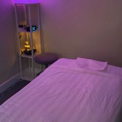 Sunny Massage - Massage table