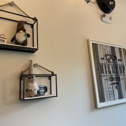 Hilltop Coffee - Cute decorations