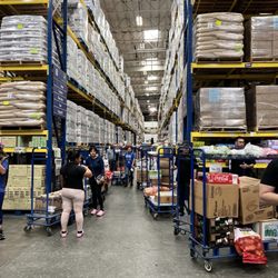 Restaurant Depot - Part of the long lines in the morning