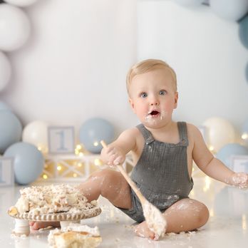 Kim Del Angel Photography - Cake Smash Baby Boy in Dripping Springs, TX - Session Photography Near Me - Austin, Texas Kim Del Angel Photography - Cake Smash Baby Boy in Dripping Springs, TX - Session Photography Near Me - Austin, Texas