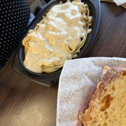 The Grinders & Spaghetti House - Bettendorf - Chicken Alfredo