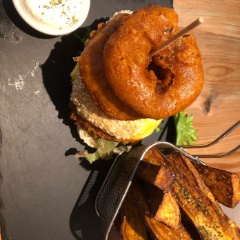 Ao 26 - Crispy tofu sandwich with sweet potato fries - Vegan Near Me - Lisbon, 11
