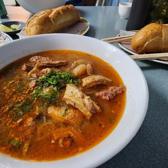 Le Petit Cafe - Kathew kaw ko with bread. - Cambodian Near Me - Lowell, Massachusetts