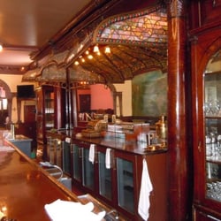 Shute's - Shute's bar during the day.