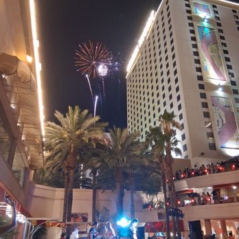 Golden Nugget - Hotels Near Me - Las Vegas, Nevada