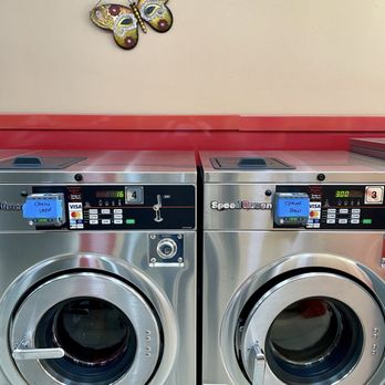 Oviedo Coin Laundry - Laundromat Near Me - Oviedo, Florida Oviedo Coin Laundry - Laundromat Near Me - Oviedo, Florida