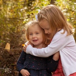 Natalie Anne Photography - Sisterly love
