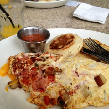 Black Walnut Café - Egg white omelet with tomatoes, mushrooms, ham, and cheese - Cafes Near Me - Katy, Texas
