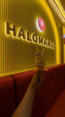 Halomango beach by null