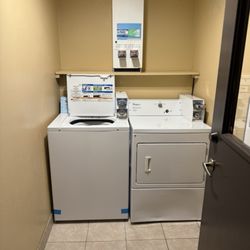 Quality Inn - Guest laundry